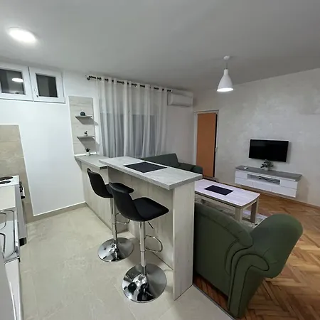 Autobuska بودغوريتْسا