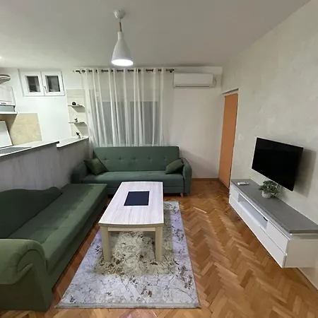 Autobuska بودغوريتْسا