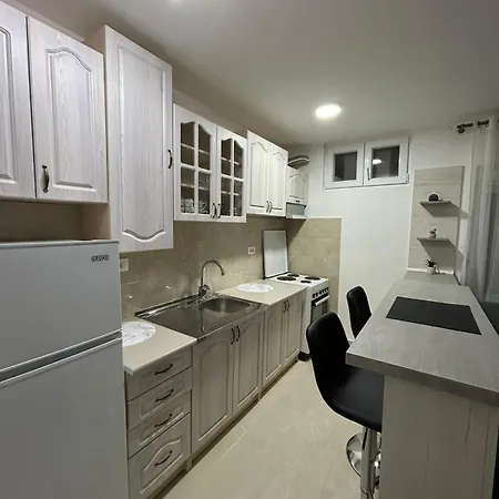 Autobuska * بودغوريتْسا